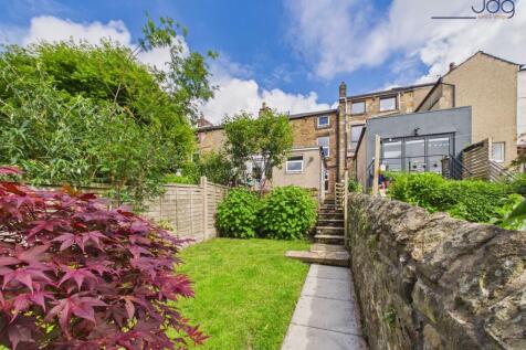 Spacious Garden with Seating Areas