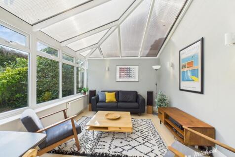 CAM03218G0-PR0565-STILL009