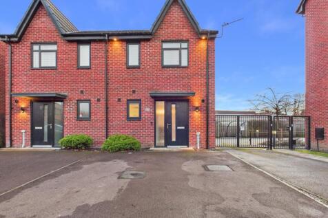 CAM03729G0-PR0215-STILL018