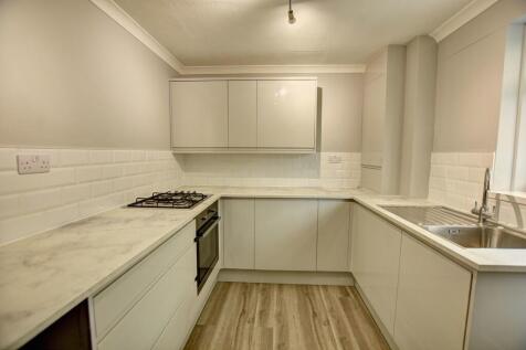 Edgeworth Crescent, Fulwell photo 3