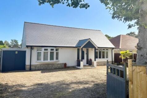 Three bedroom chalet bungalow