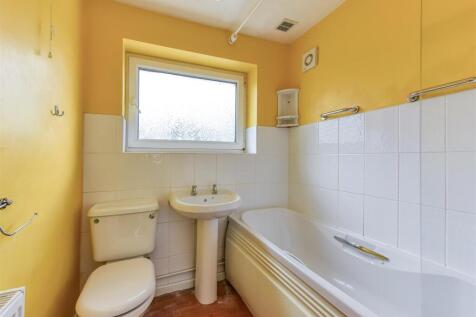 26 Elliotts Lane-bathroom.jpg