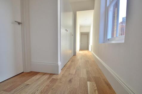 The Broadway, Crouch End, London photo 4