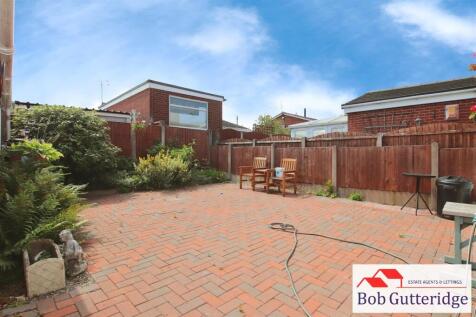 ENCLOSED REAR GARDEN