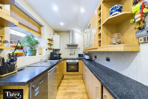 CAM02176G0-PR0483...