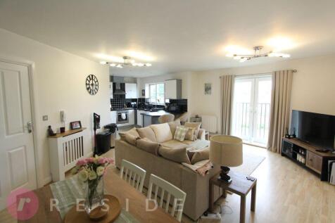 Lounge / Dining Area