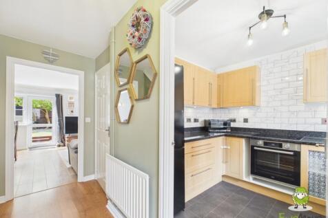 EweMove Estate Agents Basingstoke - Elvetham Rise