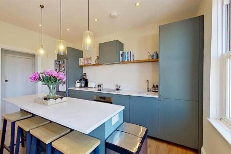Garratt-Lane-Earlsfield-London-SW18-06222026_19493