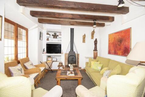 NICE TOWNHOUSE FOR SALE IN POLLENSA 