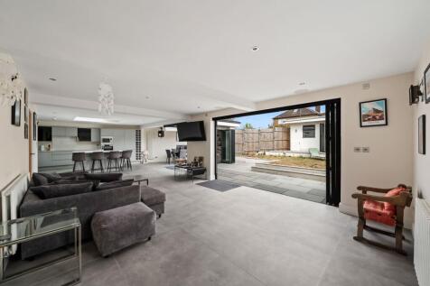 Lounge / Diner / Kitchen