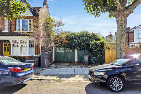 Garages rear of 35 Park Avenue, Crouch End, London N8 7RU