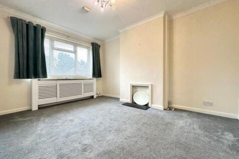 Poplars Close, Luton, LU2 photo 3