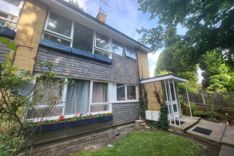 Large 2 bed Maisonette to rent available early De