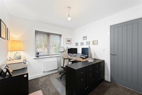 2 Edale Drive-07.jpg