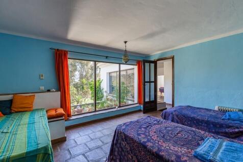 Guest bedroom 1