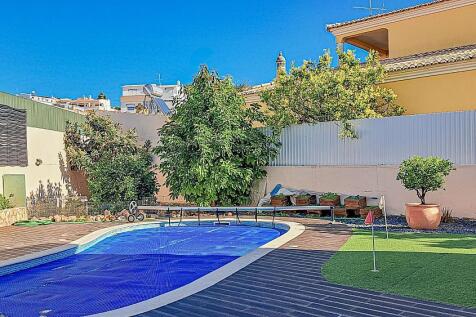 Sophisticated 4 bedroom villa for sale in Loule