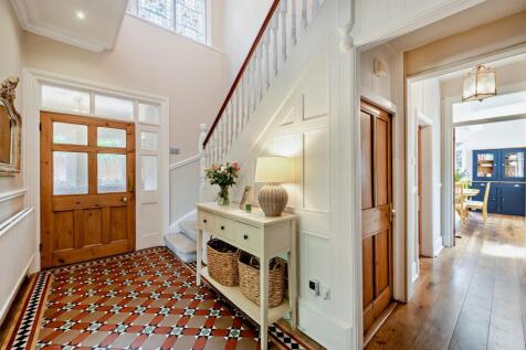 8695519-interior20-v2-800.jpg