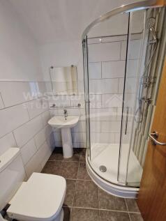 FLAT 13 EN-SUITE