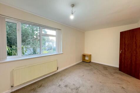 Bedroom 1 2nd Ang...