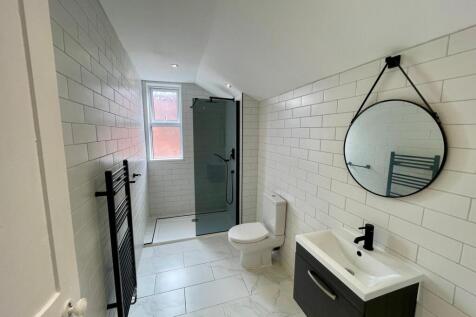 Luxury // St Andrews St // 2 Bed // September 2027 photo 3