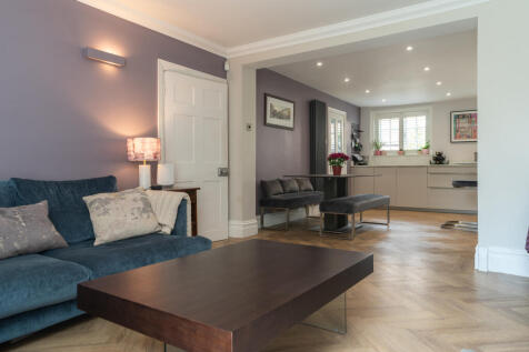 Lounge &amp; Kitchen