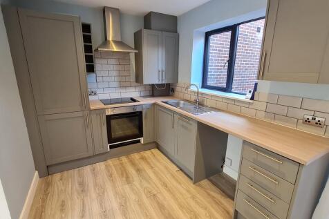 Medina Avenue | CENTRAL NEWPORT photo 5