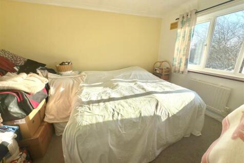 LARGE DOUBLE BEDROOM.jpg