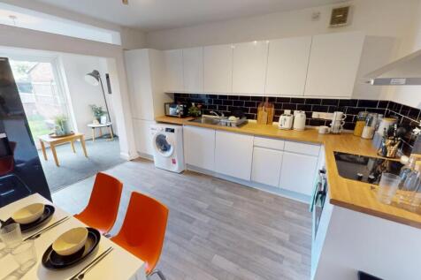 5-bed house on Arnesby Road, Nottingham, Nottinghamshire, NG7, £3,358/mo