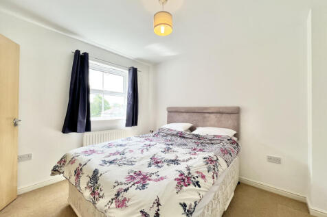 Fearnley Croft, Gomersal, West Yorkshire, BD19 photo 5
