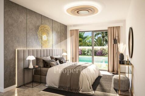 Luxurious 5 bedroom residence in Faro, in front of the Ria Formosa