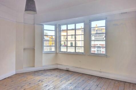 Flat 22 Selwyn Court, Blackheath Village, London, SE3 9SZ