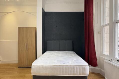 Studio flat on Talbot Square, London, £1,600/mo
