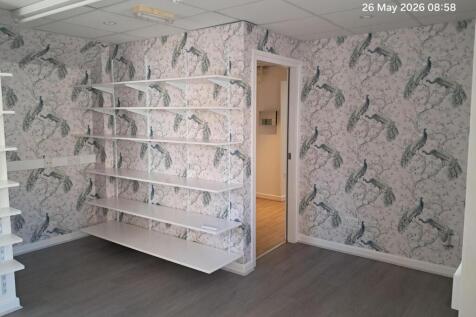 Retail Property (high street) to rent Image 4