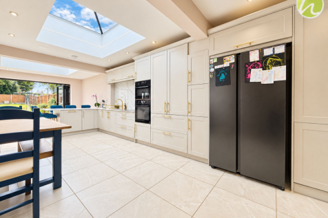 Kitchen/ Dining Room