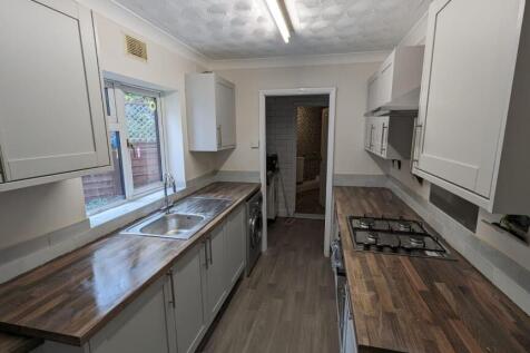 Kitchen 1.jpg
