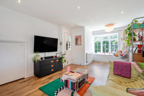 Rembrandt Way, Walton-on-Thames, Surrey, KT12 photo 4