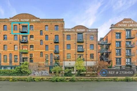 Top Floor / Canal Facing 