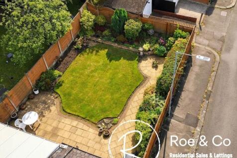 Rear garden &amp; garage