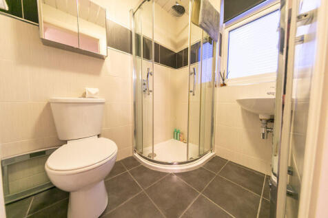 Loft bedroom en-suite