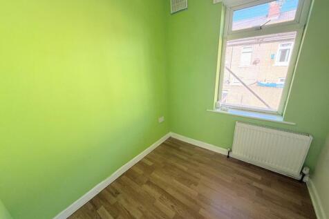 BEDROOM 3 (REAR)