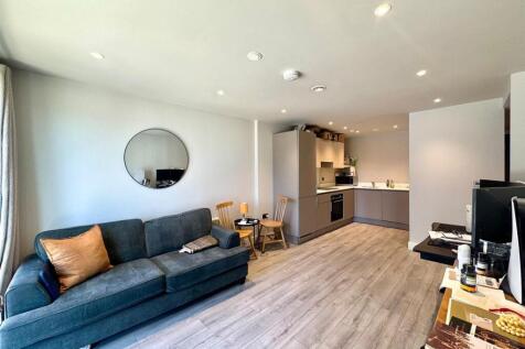 Living room pic 3.jpeg