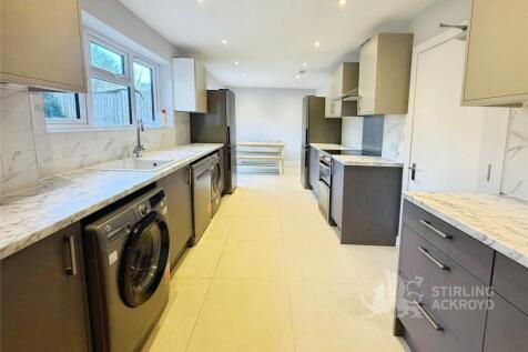 Applegarth Avenue, Guildford, Surrey, GU2 photo 4