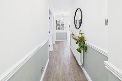 CAM02093G0-PR0067-STILL028