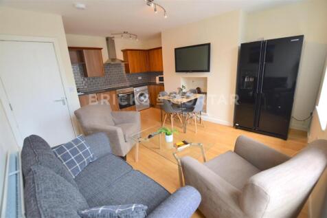 Flat 2, 24 Portland Terrace Lounge (2).jpg