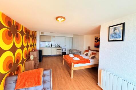 Fistral Court photo 3