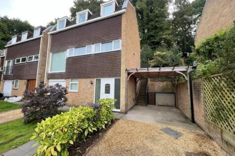 4 Bed Unfurnished Town House