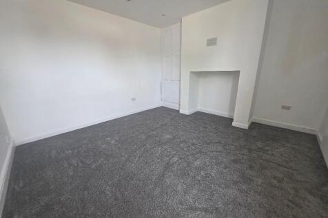 Highfield Road, Rock Ferry, Birkenhead, CH42 2DA photo 4