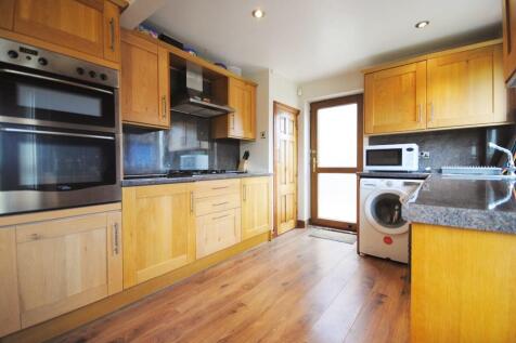 Poplar Avenue, LS25 photo 4