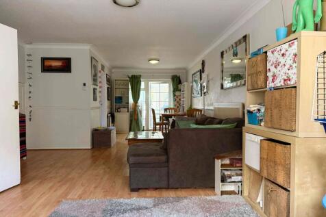 Trenchard Close Hersham, Hersham, Walton-on-Thames, Surrey, KT12 photo 2