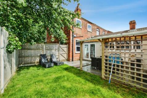 Rear garden photo 3